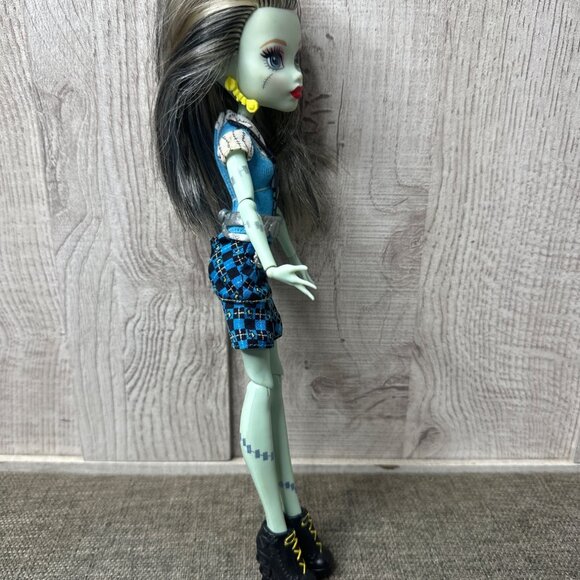 Monster High Frankie Stein Doll With Blue Plaid Skirt Black Shoes - Picture 3 of 6